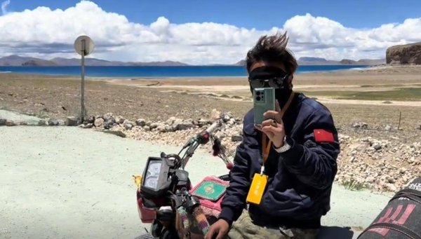 配资658 西藏圣象天门景区外有人拦路要求买票？景区：游客擅自驶入禁行区，工作人员上前引导